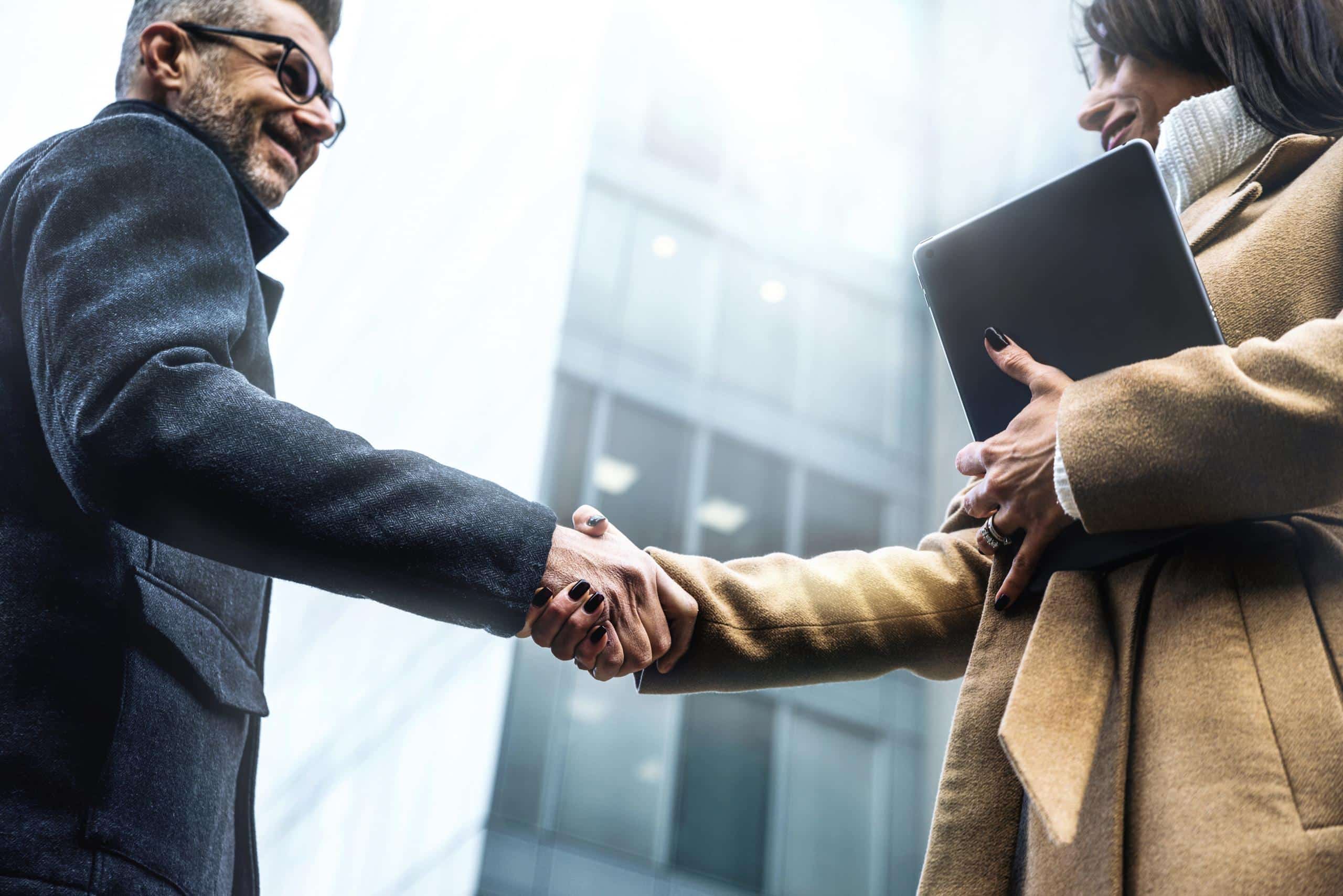Warum sind Trigger Events so wirkungsvoll? Sie schaffen Vertrauen, liefern einen klaren Gesprächseinstieg und steigern die Conversion Rate im B2B-Vertrieb.