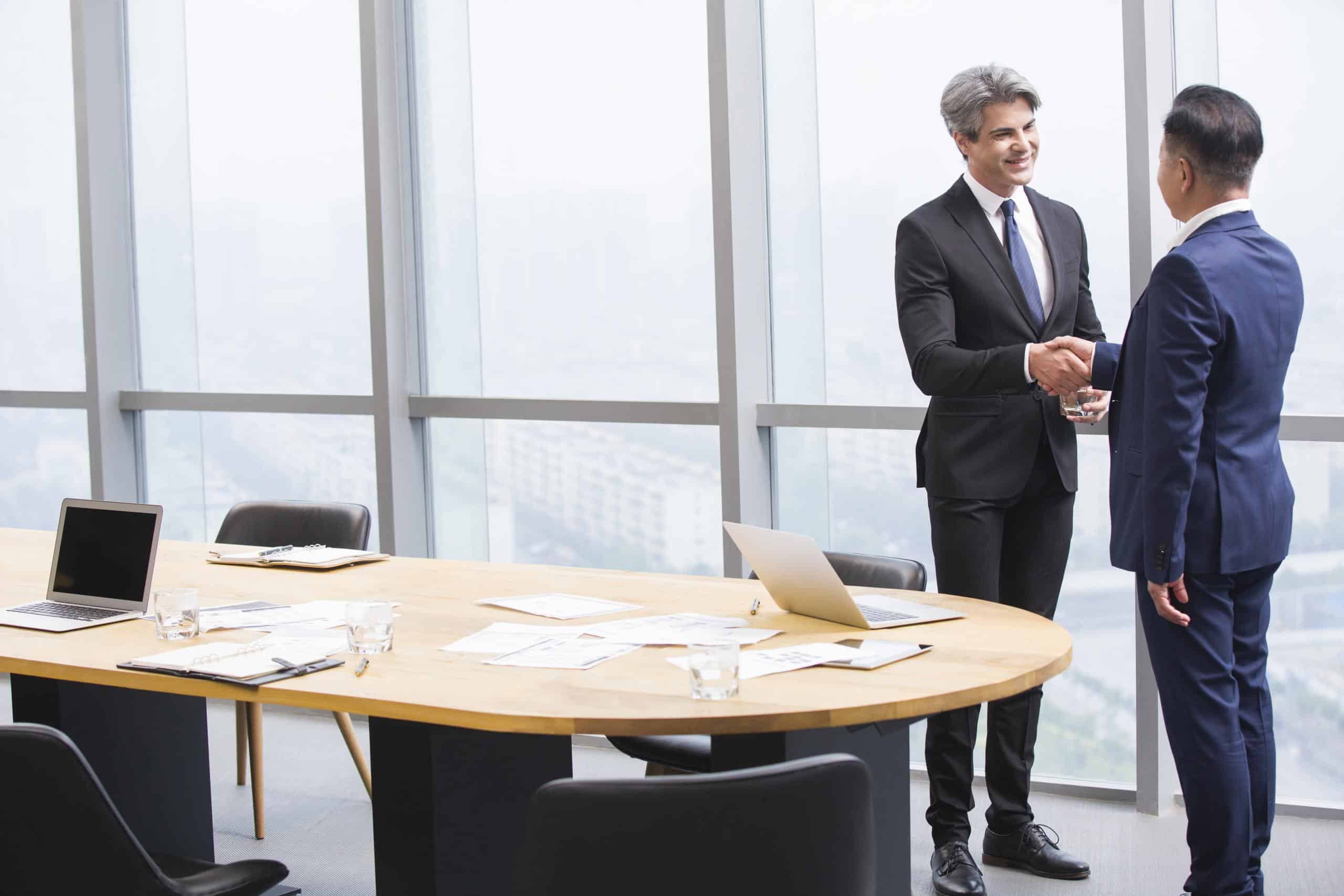 Entscheiderwechsel als Trigger Event im B2B-Vertrieb: Neue Führungskräfte bringen frische Ideen und Budgets – perfekte Gelegenheit für personalisierte Ansprache und Leadgenerierung.